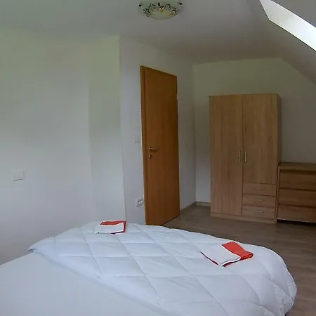 Apartma Jernej 아파트 보베츠