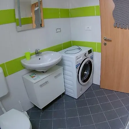 Apartma Jernej 아파트 보베츠